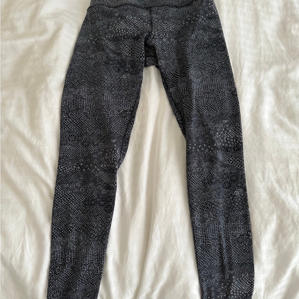 Lululemon Patterned Black Leggings